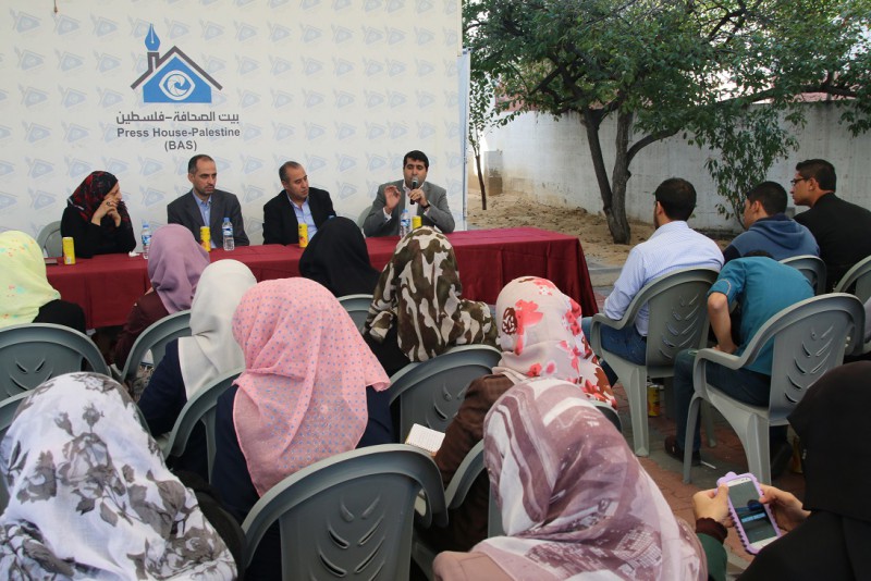 بيت الصحافة تنظم لقاء تبادل الخبرات الاعلامية مع طلبة اعلام الكلية الجامعية