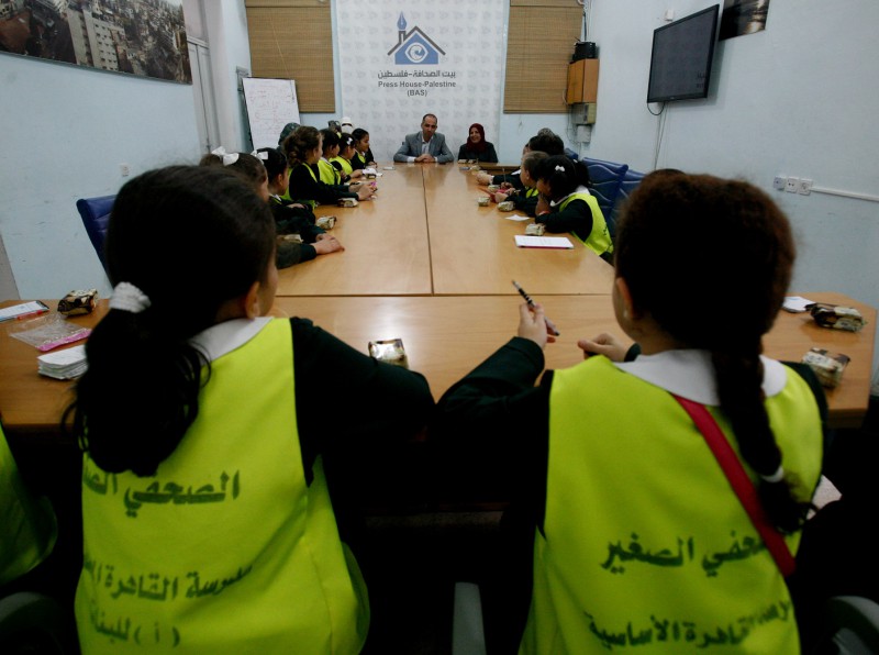 الصحفي الصغير في مدرسة القاهرة الابتدائية يزور بيت الصحافة