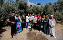 المجموعات الشبابية الإعلامية تنظم زيارات لعائلات شهداء الصحافة الفلسطينية