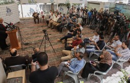 وزير العمل الفلسطيني يعقد مؤتمراً صحفيا ببيت الصحافة