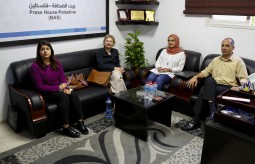 مديرة مؤسسة روزا لوكسمبورغ في فلسطين تزور بيت الصحافة