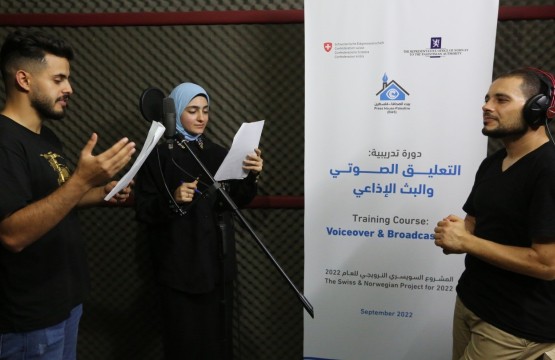 مخرجات دورة "التعليق الصوتي والبث الإذاعي"