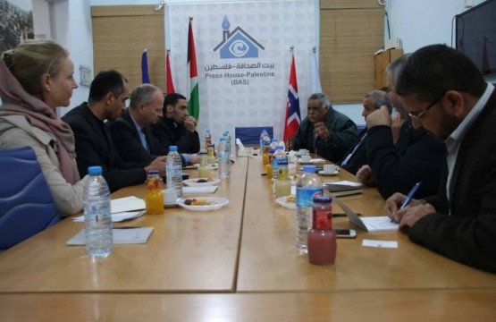 السفير النرويجي يجتمع بممثلي الفصائل ببيت الصحافة