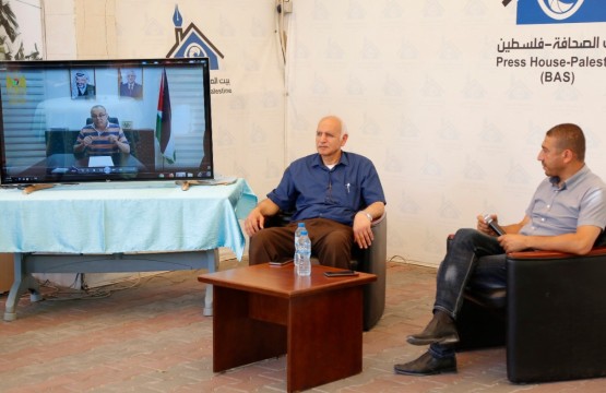 عاطف أبو سيف وزير الثقافة الفلسطيني