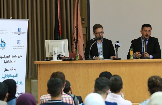 مركز إعلام النجاح يعقد ورشة عمل بعنوان" الديمقراطية بين النظرية والتطبيق"