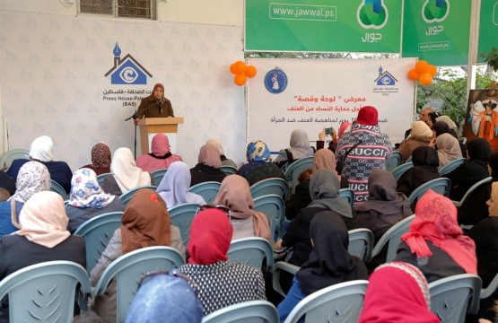 الاتحاد العام للمرأة الفلسطينية بالتعاون مع بيت الصحافة يفتتحان معرض لوحة وقصة