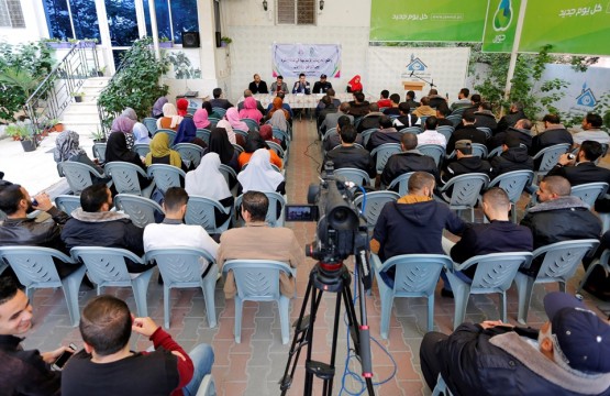 كلية العودة الجامعية بالتعاون مع بيت الصحافة ينظمان لقاءً حول واقع الحريات الاعلامية في غزة