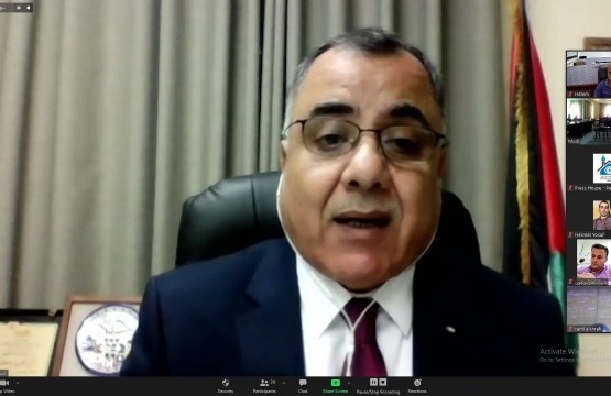 المتحدث باسم الحكومة الفلسطينية إبراهيم ملحم خلال اللقاء عبر زووم