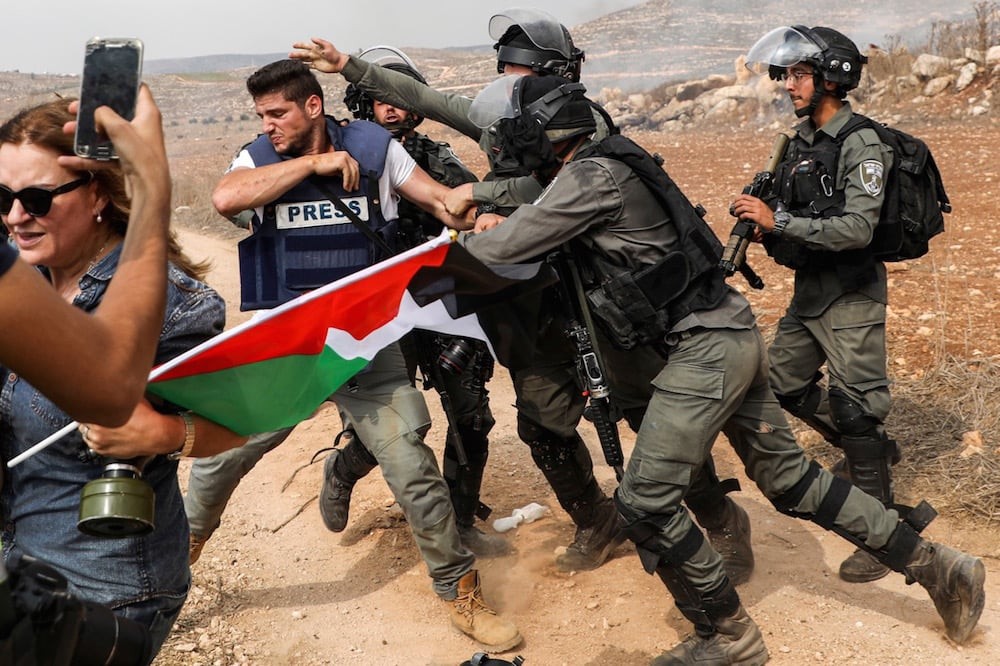 الاعتداءات على الصحفيين في الأراضي الفلسطينية