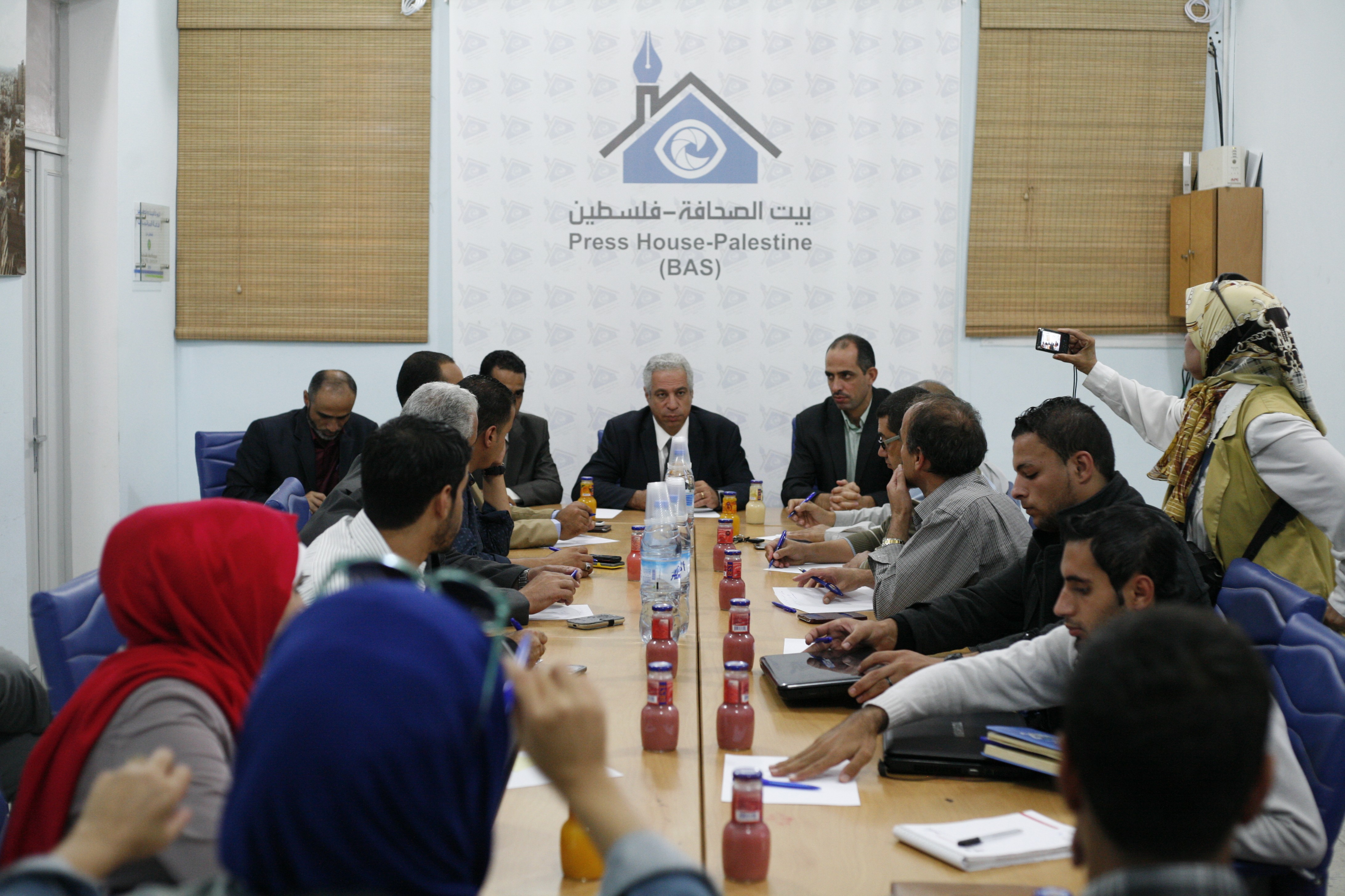 بيت الصحافة تنظم لقاءا خاصا مع وزير الزراعة والشؤون الاجتماعية شوقي العيسة