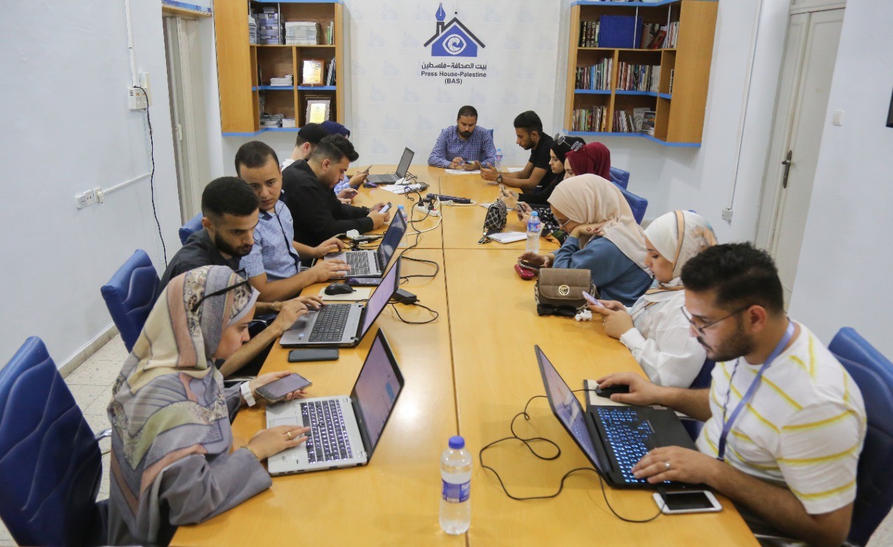بيت الصحافة يعقد جلسة تغريد حول حق الصحفيين في الوصول إلى المعلومات
