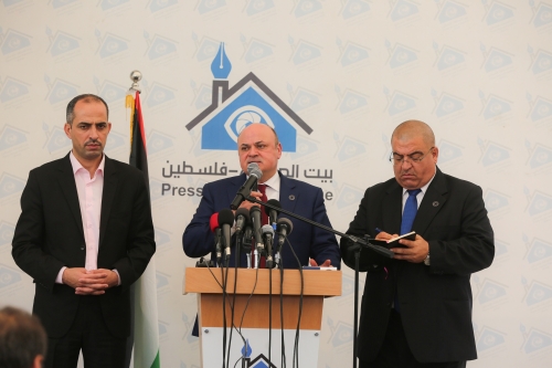 محافظ سلطة النقد الفلسطينية يعقد مؤتمراً صحفيا ببيت الصحافة